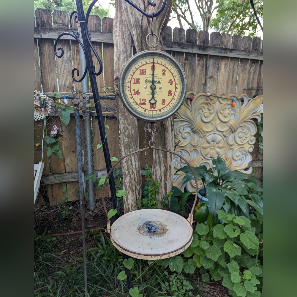 Antique Universal Landers Frary & Clark Hanging Scale With Pan